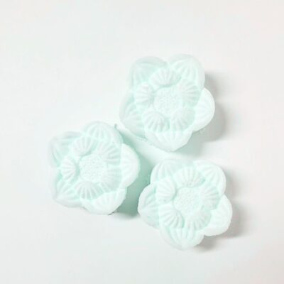Smells Like: Cool, crisp peppermint with a refreshing, invigorating scent.