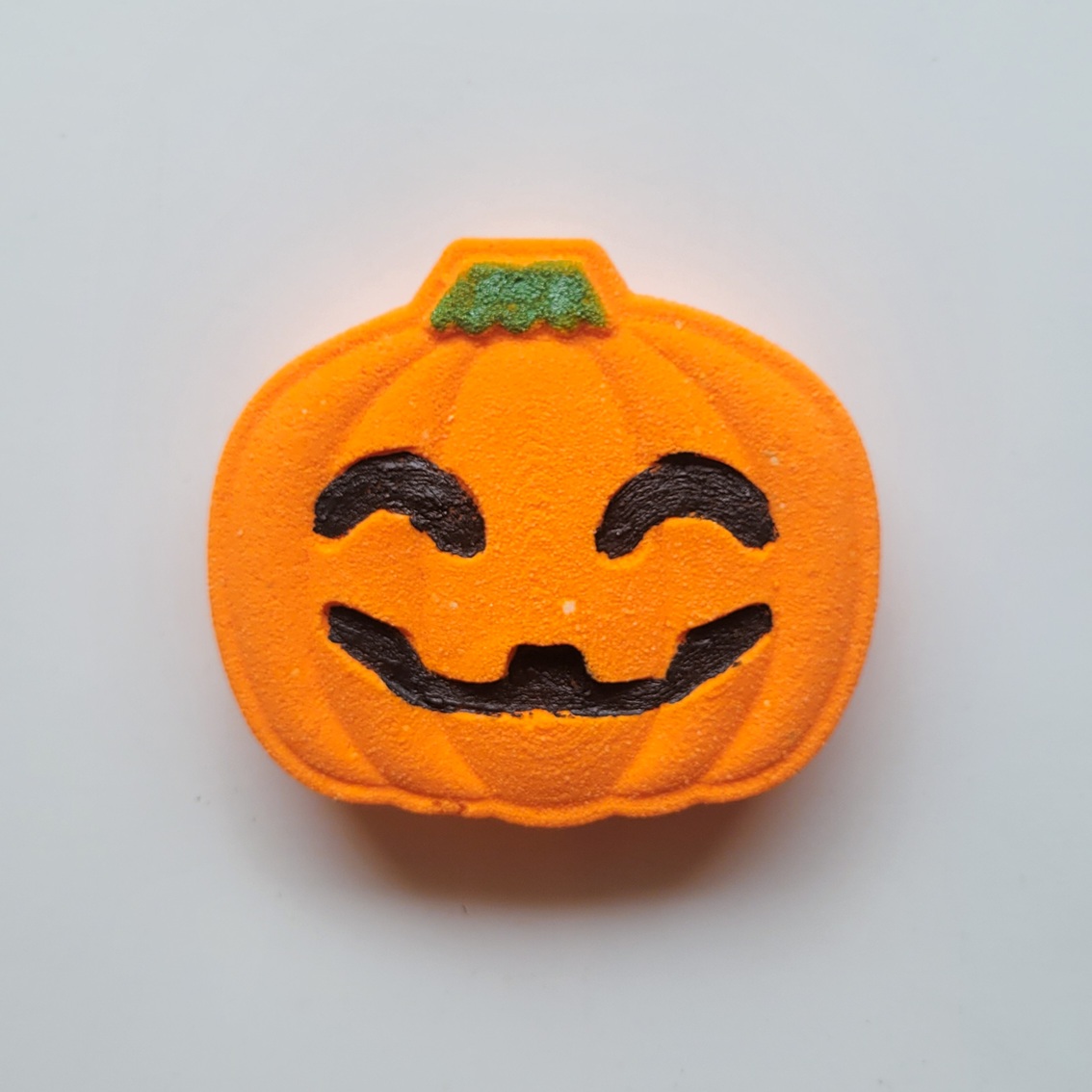 Liola Luxuries Hand-painted Jack-o-lantern Bath Bomb
