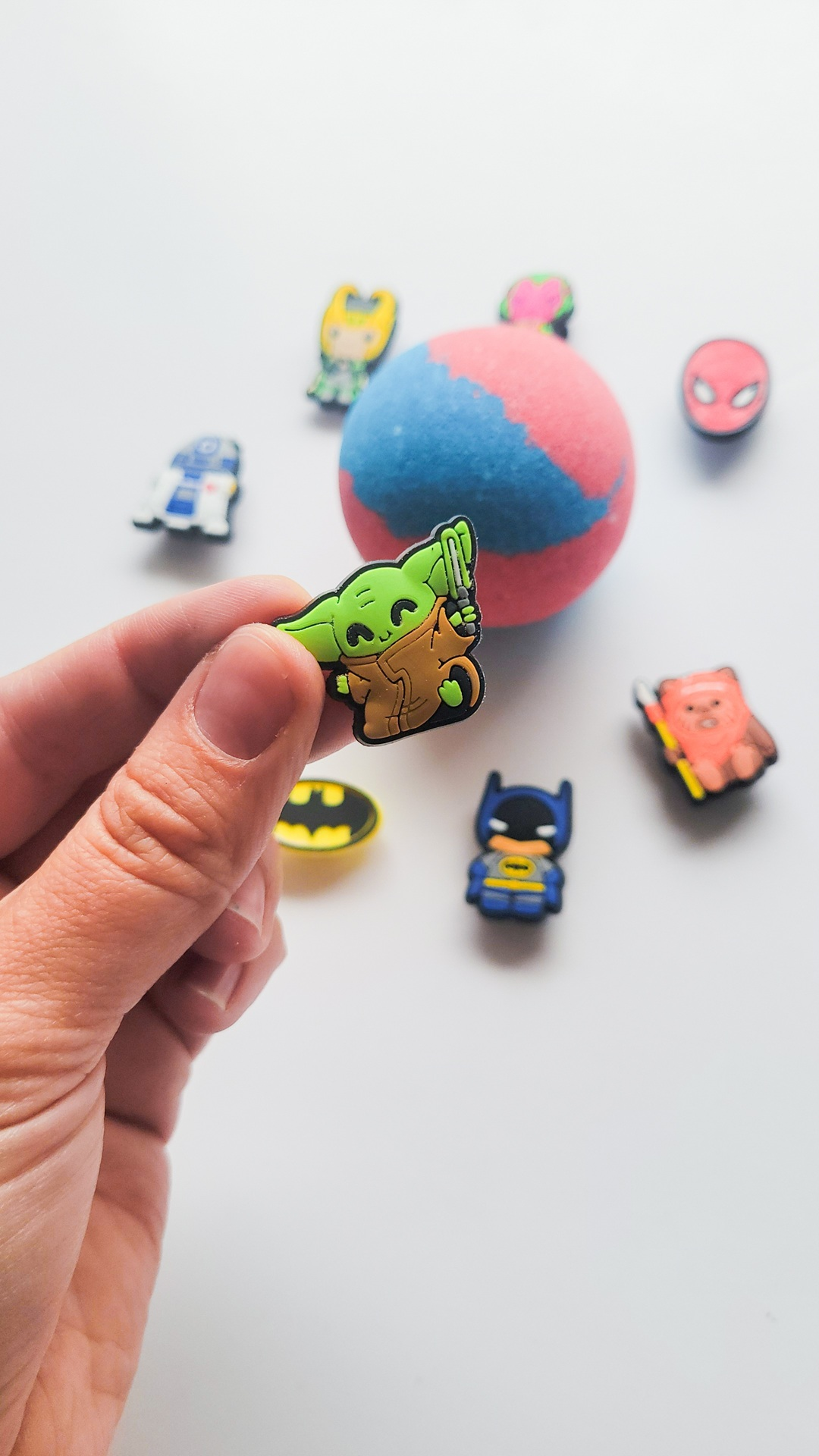 Liola Luxuries Toy Bath Bomb cosmic hero charms